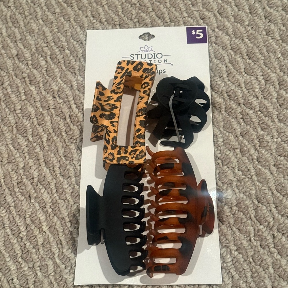 4-Pack of Hair Clips Black & Animal print
